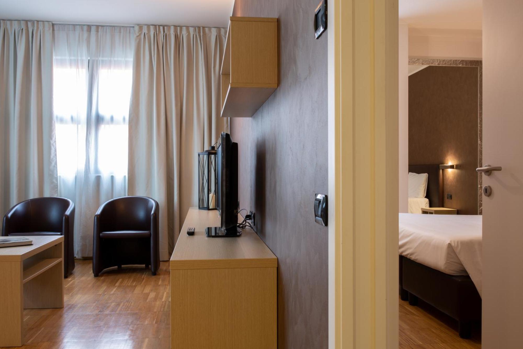 One-Bedroom Apartment,1538585935:JPEG